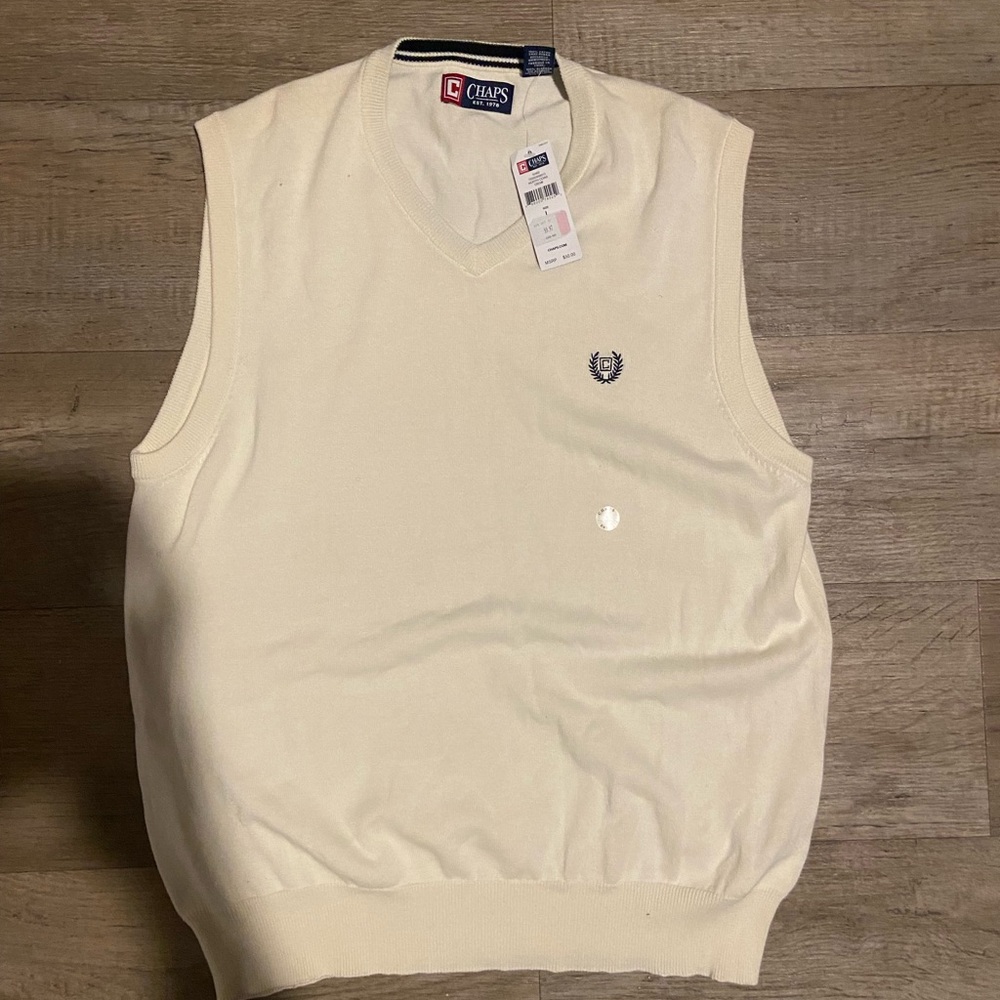 Chaps Men's V-Neck Sweater Vest in Cream